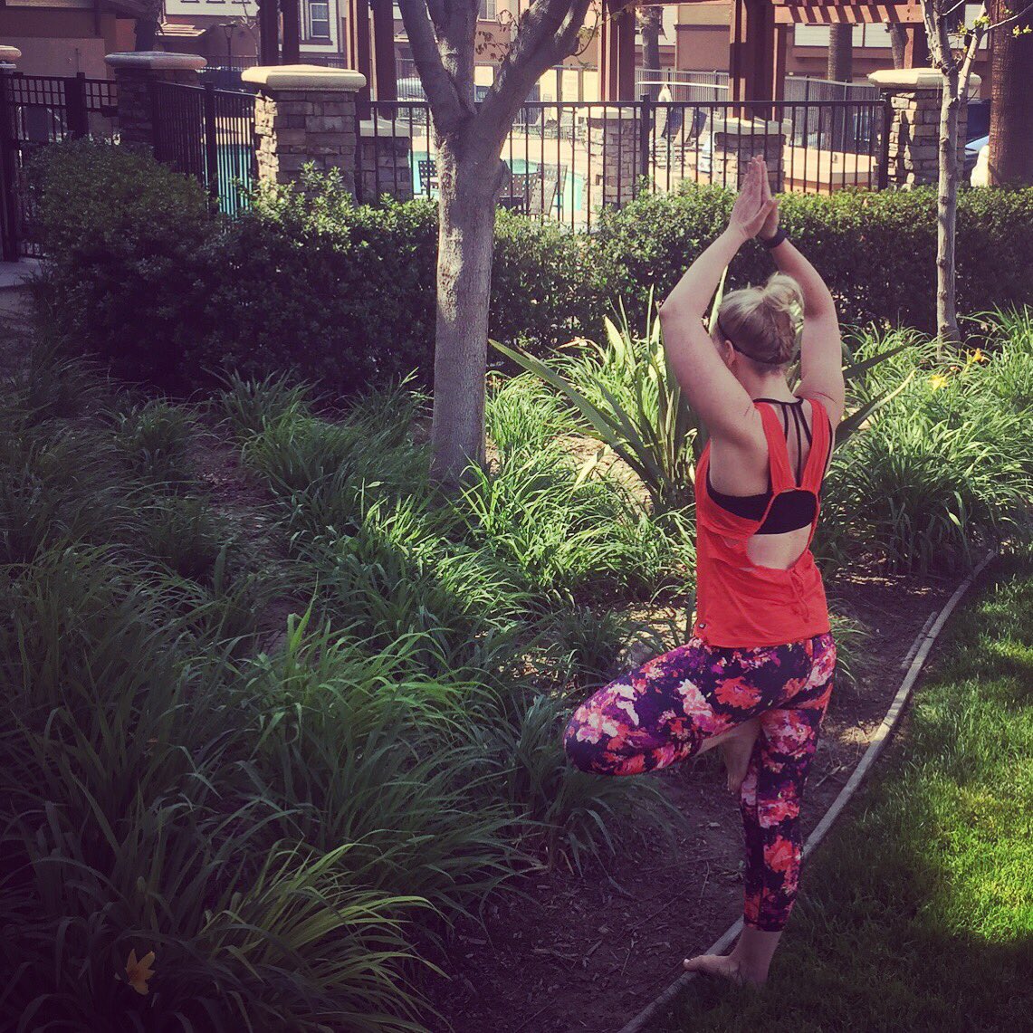 planksandplanes's tweet photo. Been working on my #treepose.. I take it back, this is my favorite #fabletics outfit! 💪🏻🙏🏻 #fableticsootd #yoga https://t.co/Jtd6BopXfL