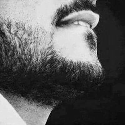 ﺂقـرﺂ قـصـيـدي و خـل ﺂيـدگ عـلـى قـلـبـگ

وﺂلـلـي يـلامـس خاطرگ ﺂعـتـبــرو ﺂهــدﺂء ♡