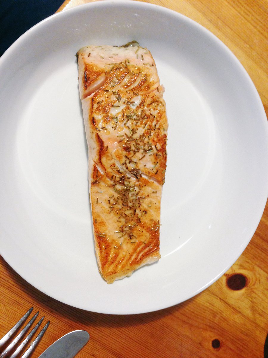 GiovanniGaja's tweet photo. Salmone al rosmarino e sale grosso - Pan seared Salmon with rosemary #FoodPassion https://t.co/a8h41ZsUkP