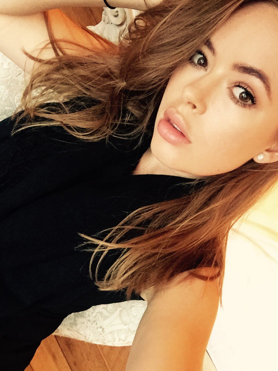 Tanya Burr on Twitter: &ldquo;Pre dinner in New York super posy selfie https