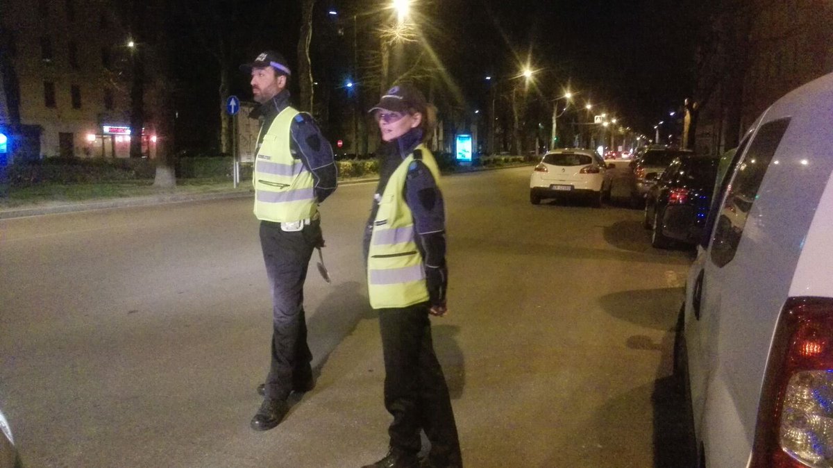 PM_Parma's tweet photo. #nightshiftPM Agenti impegnati posti di controllo in S.Leonardo, v.le Piacenza e v.le Vittoria #Parma (2 di 2) https://t.co/Xd4CfxXTDW