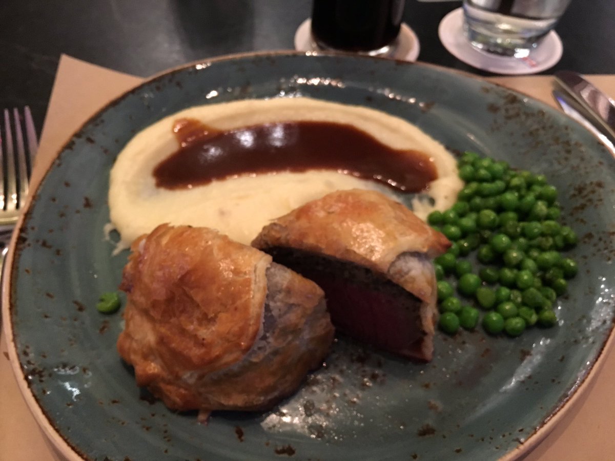 SimonMakarov's tweet photo. @chefmeghan14 @GordonRamsay first time trying this beef wellington, and I don't want to stop eating it! #CesarAC https://t.co/MhvLNkToqT