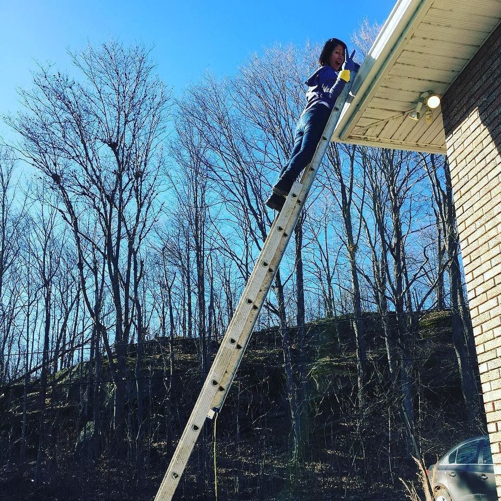 SlaterOnTheMic's tweet photo. Safety first. Cleaning out eaves troughs for my friend that's afraid of heights. #handygal #IDoItAll https://t.co/zm94tWuWnn