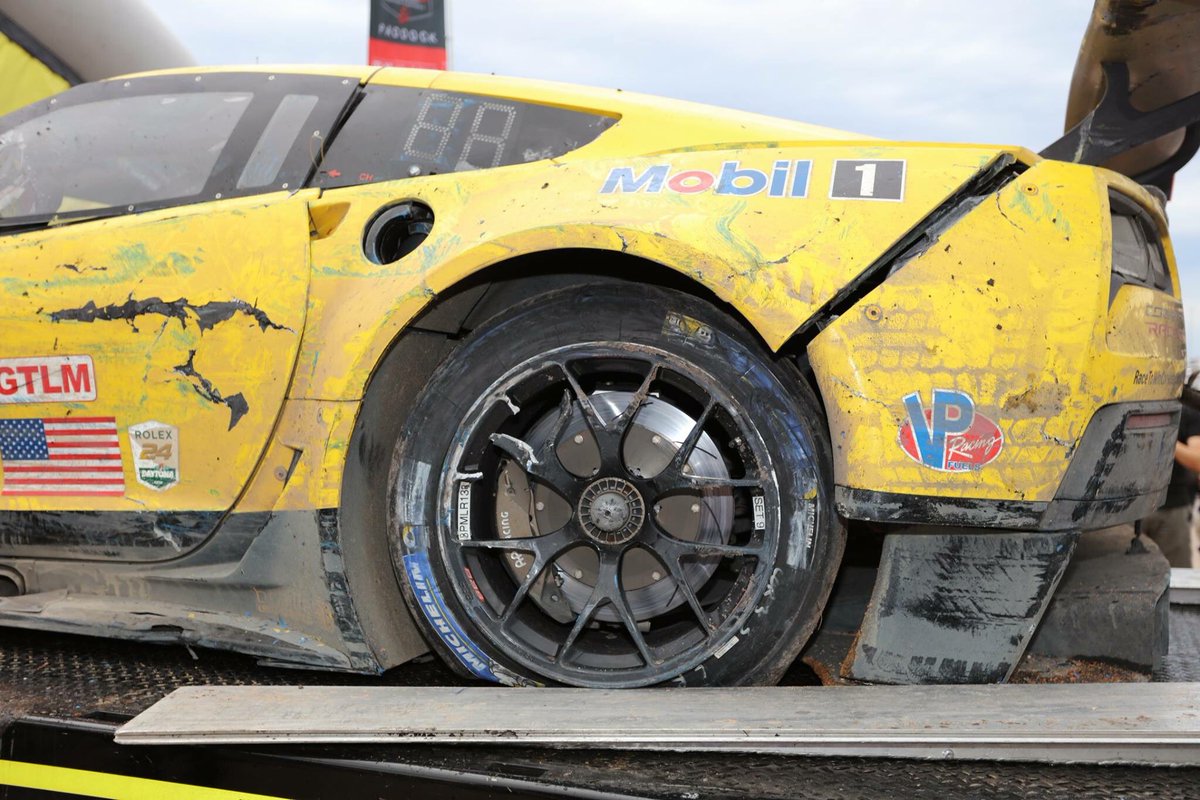 badboyvettes's tweet photo. Pics of the #3 damage &amp; rebuild.  35 min from arrival to roll out.  Pics by @vetteheadracer #Sebring12 #NeverGiveUp https://t.co/tplRi80813