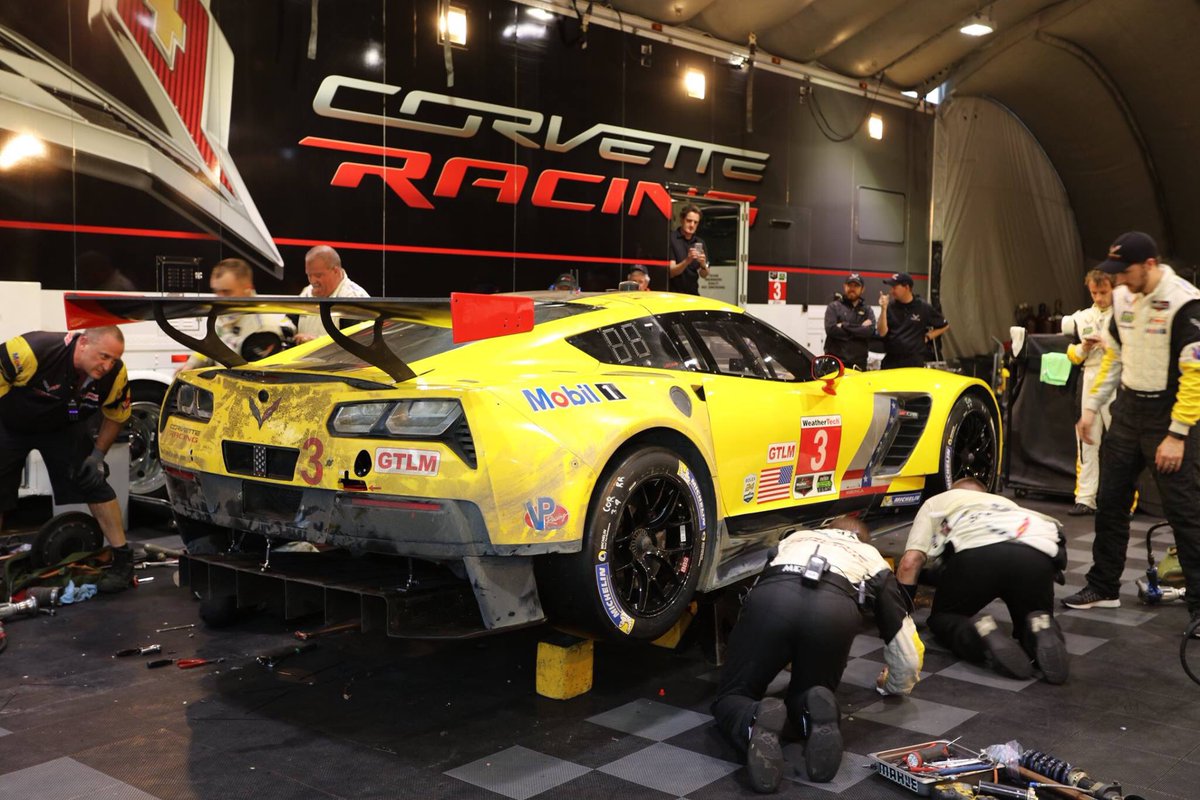 badboyvettes's tweet photo. Pics of the #3 damage &amp; rebuild.  35 min from arrival to roll out.  Pics by @vetteheadracer #Sebring12 #NeverGiveUp https://t.co/tplRi80813