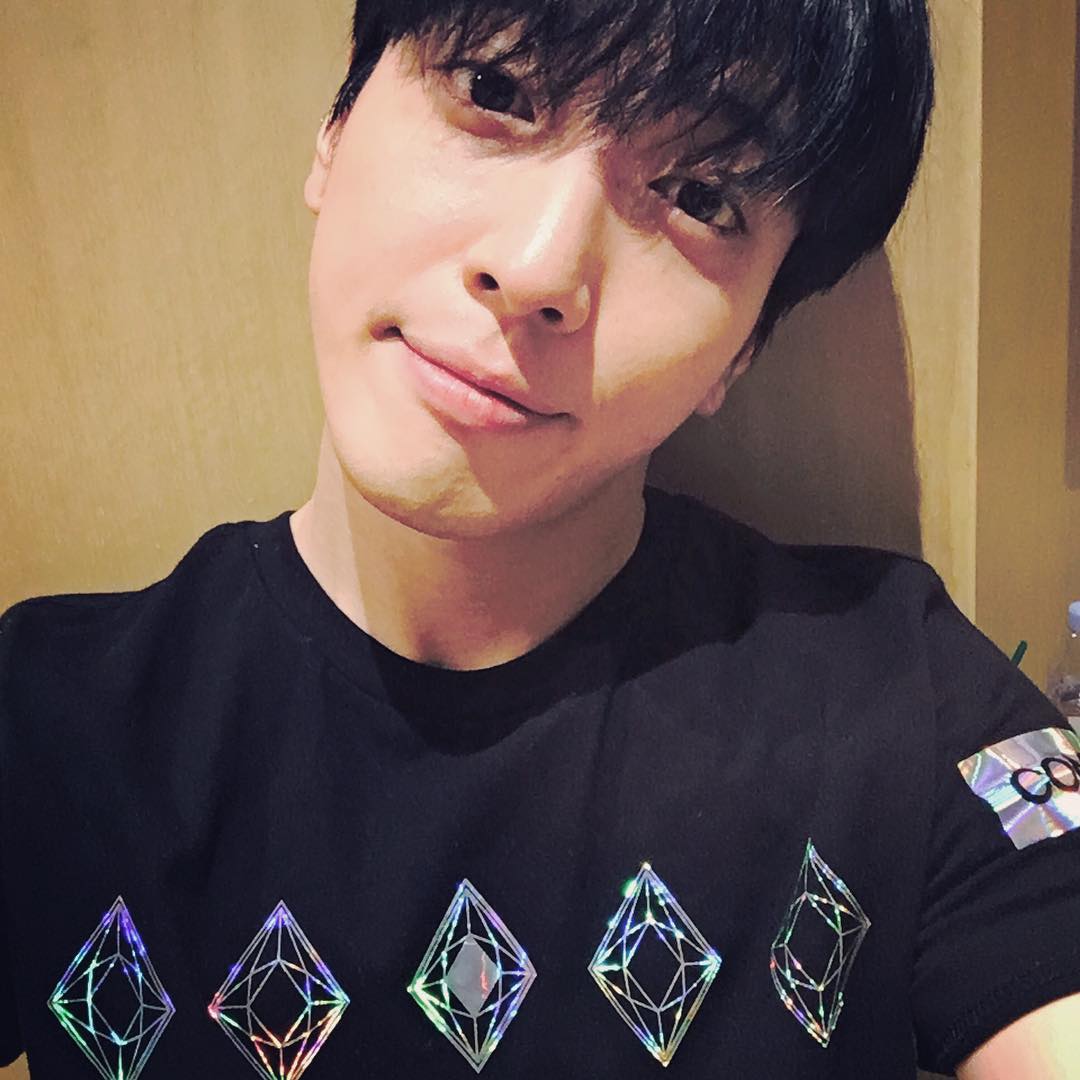 flowerJYH's tweet photo. ♡♡♡♡♡♡ "@JYHeffect 총칭 끝~! 잘자요 여러분! G o o d n i g h t lovers❤️ https://t.co/qxsM9DW0M0 
✾https://t.co/IlnCiLhqrv✾#정용화 https://t.co/DrK0XtK5K4