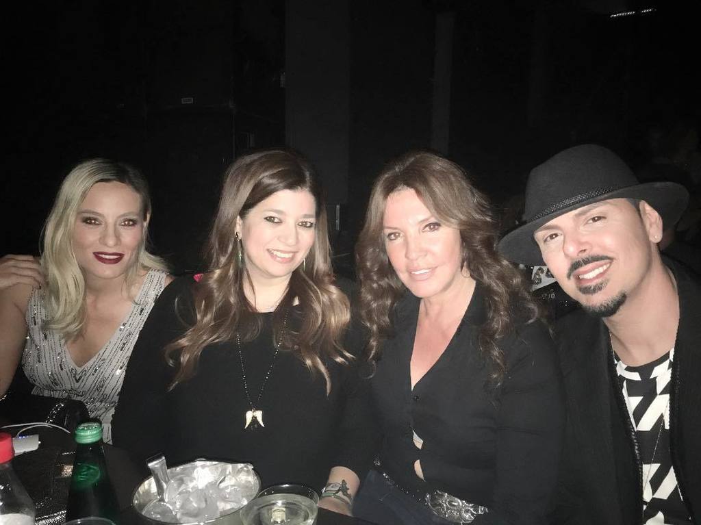 AthensInsta's tweet photo. #DreamTeam #Parios #NightOut @nonoram #VanaBarba @nikosvourliotis #Majenco #March2016  @ie… https://t.co/wKoIlkbwkT https://t.co/rEjbEUny7T