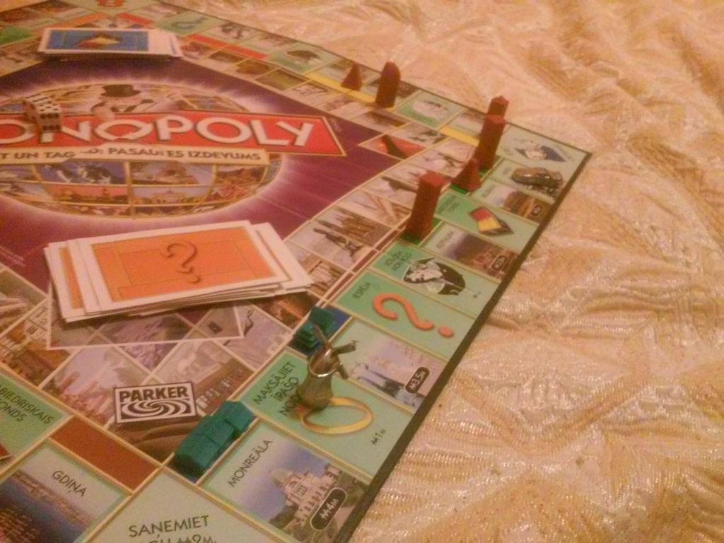 Jawists's tweet photo. Uzvarēt monopolā Kristīni like a boss - check. ;D https://t.co/ppHGTjSmcn
