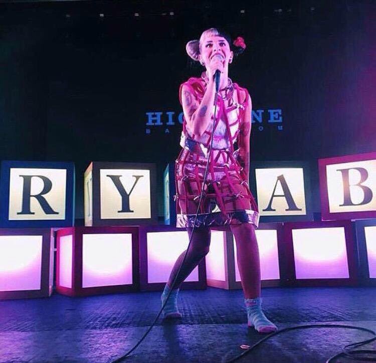 🎀 I'm nuts, Baby I'm mad. 🎀