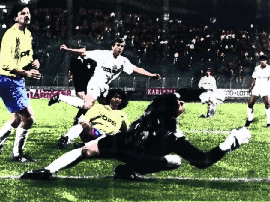 diarioas's tweet photo. Se cumplen 25 años del último partido del Buitre en Copa de Europa https://t.co/xiJ7sckOjK https://t.co/A5lP3QMrnh