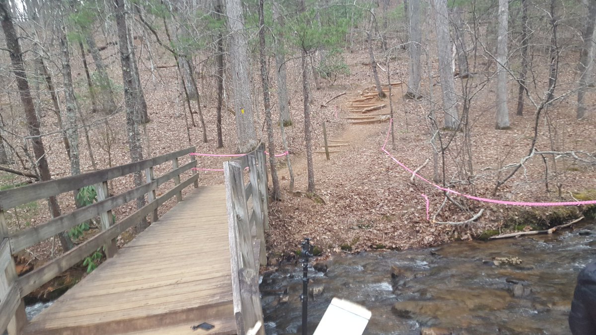 EastUltra's tweet photo. There's a perfectly good bridge here at the finish, but @runbum is making them go through the creek.😨😂 #GaDeathRace https://t.co/Oq9sOqRaCH