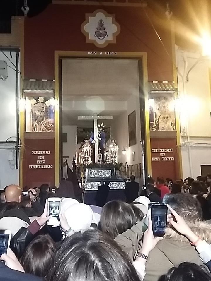 TomasVB7's tweet photo. Abren puertas en la capilla de San Sebastián @iCofradePGenil https://t.co/xrF2HE5O2o