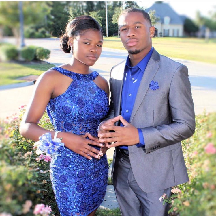 2016_PROM_PICS's tweet photo. Love this color combo 💙💙

@Lvrd_Leek https://t.co/HwGtoCJMPS