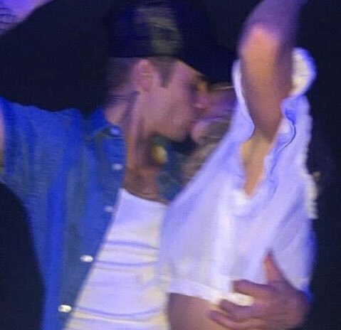 fabulousense's tweet image. Lost in confusion like an ilusion #askbelieber