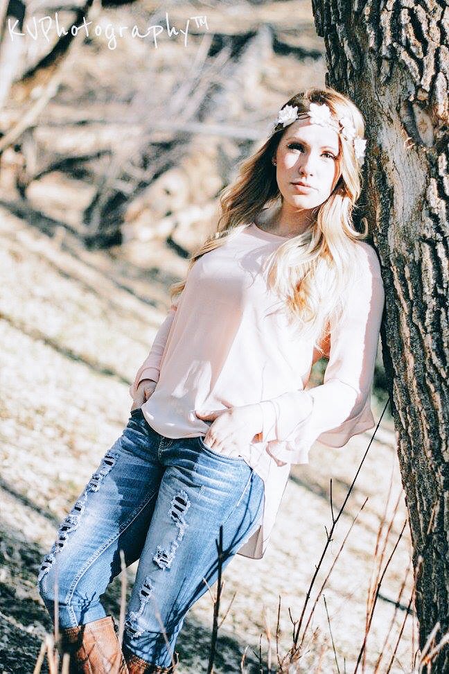 katelynn_flack's tweet photo. Such a fun shoot!💁🏼📸 https://t.co/BXTMCC9tUX