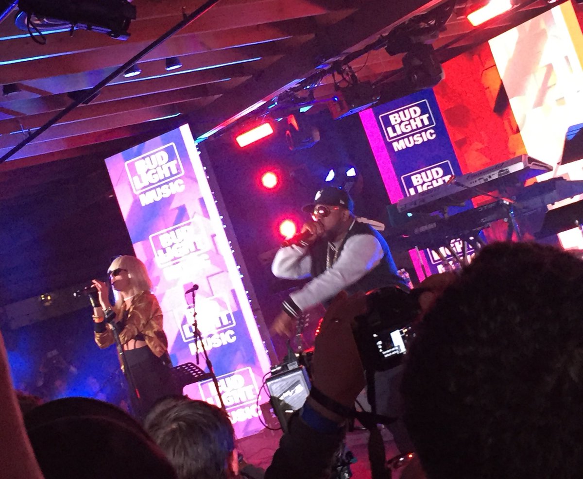TokenXcelerator's tweet photo. Closing out #SXSW w/ @BigGrams #budlightfactory #budlightatx @budlight https://t.co/5jWkd1PTZv