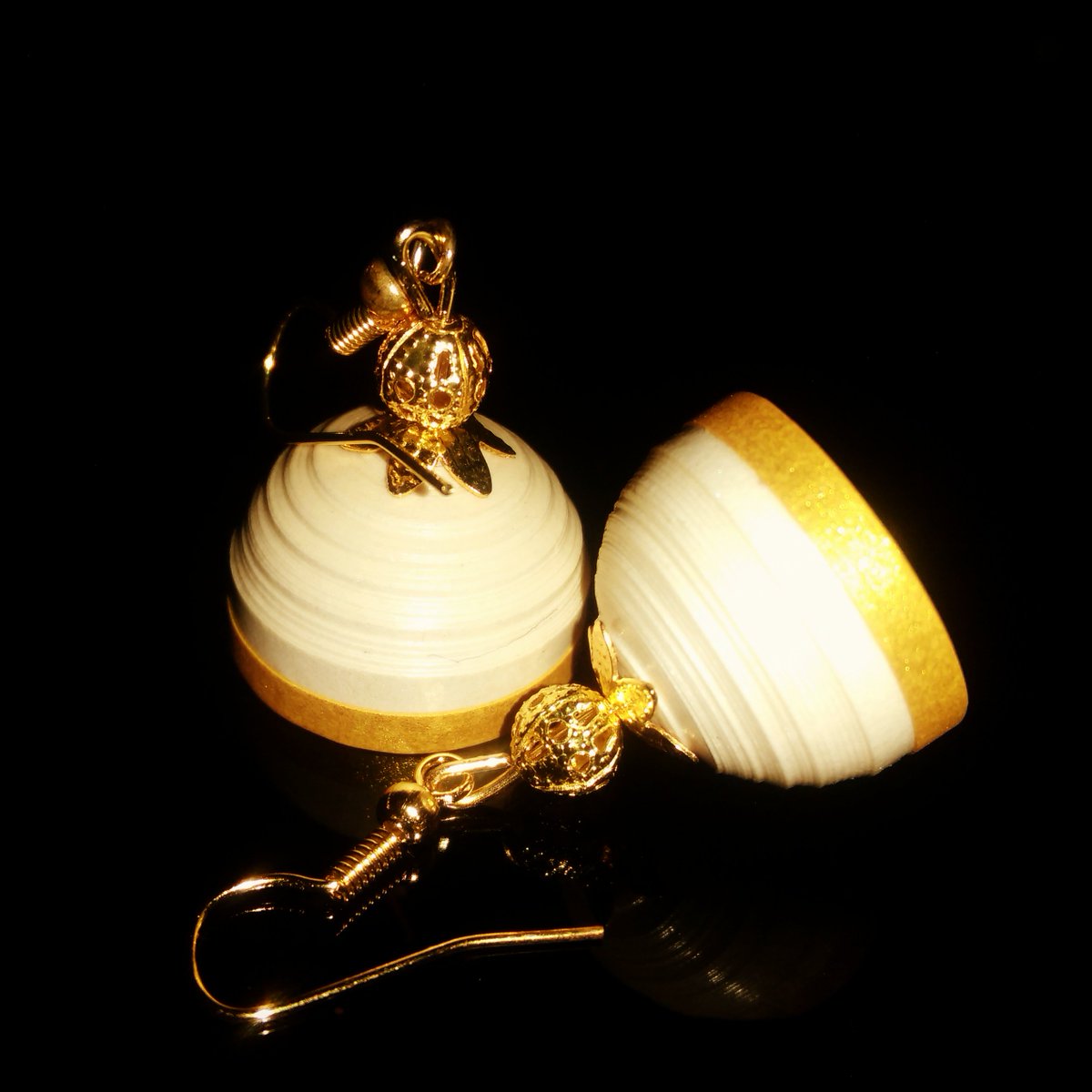 diveashreeram's tweet photo. White and Gold Jhumkaas #Quilling #handmade #paper #jewelry https://t.co/R1BJMDOPMi