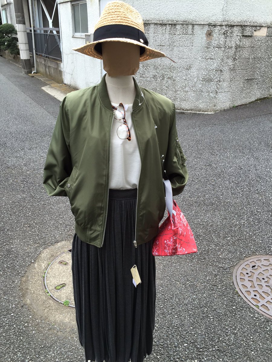 雑貨 Un1bouton على تويتر 本日のレディースボディはこちらです フリルトップス プリーツスカートの上にma 1 を合わせて 甘すぎないコーデに レディース コーデ ママ Ma 1 プリーツスカート 雑貨屋 T Co Dflnthg7l8