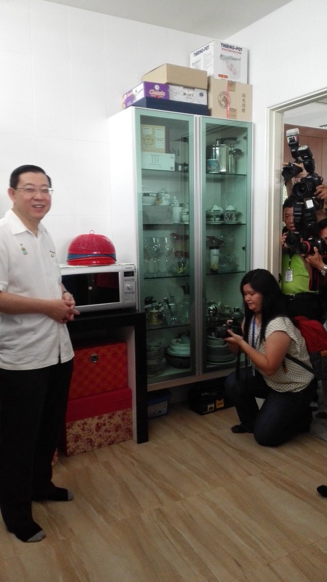 guanenglim's tweet photo. Media  invited to inside  CM's home.  He asked, "Can the rest of the ministers do the same?" https://t.co/jIdiknBiLZ https://t.co/zaVY0nEiU0