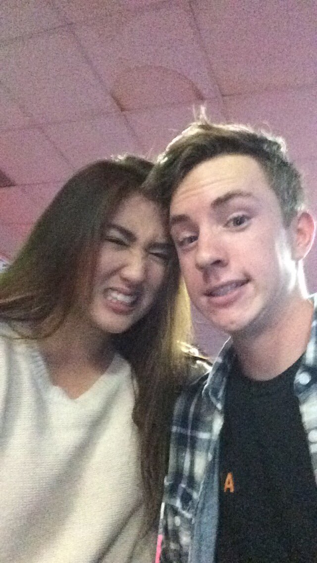 BrendanHall6's tweet photo. Almost embarrassed myself a hundred times but her beautiful smile made it all worth it😍😄⛸@veronicakawaiii https://t.co/EJOOgzLuOr