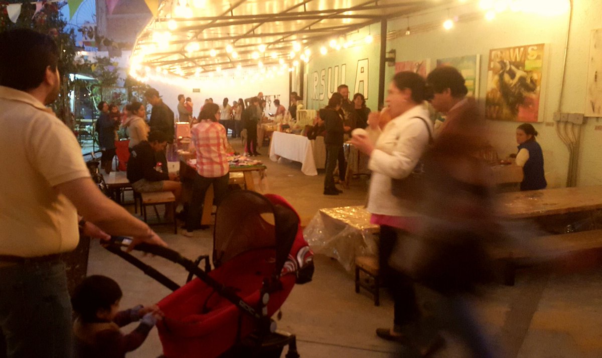 Cae la noche en #TuCasaAlSur 
Vente a cenar, sonreir, vibrar y beber buena cerveza! #ÚrsulaBazar