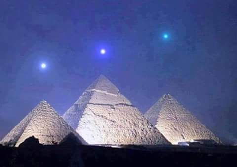 loveamohamed121's tweet photo. @Ahmed1Afify احنا الاهرامات التلاثة هرم المسمار و هرم14 وهرم الاباتشى وتلات كواكب تيجان وماكليش و محمدصلاح https://t.co/sQLyEX8hjw
