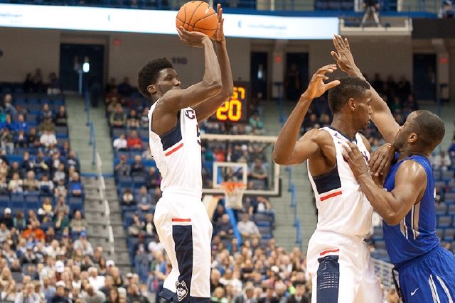 SPORTalkUConn's tweet photo. The #Huskies cut the lead to 14 at the U-16 timeout! Let's go #UConn!! #StriveFor5 #LetsDance  #MarchMadness https://t.co/4KVpT3yGql