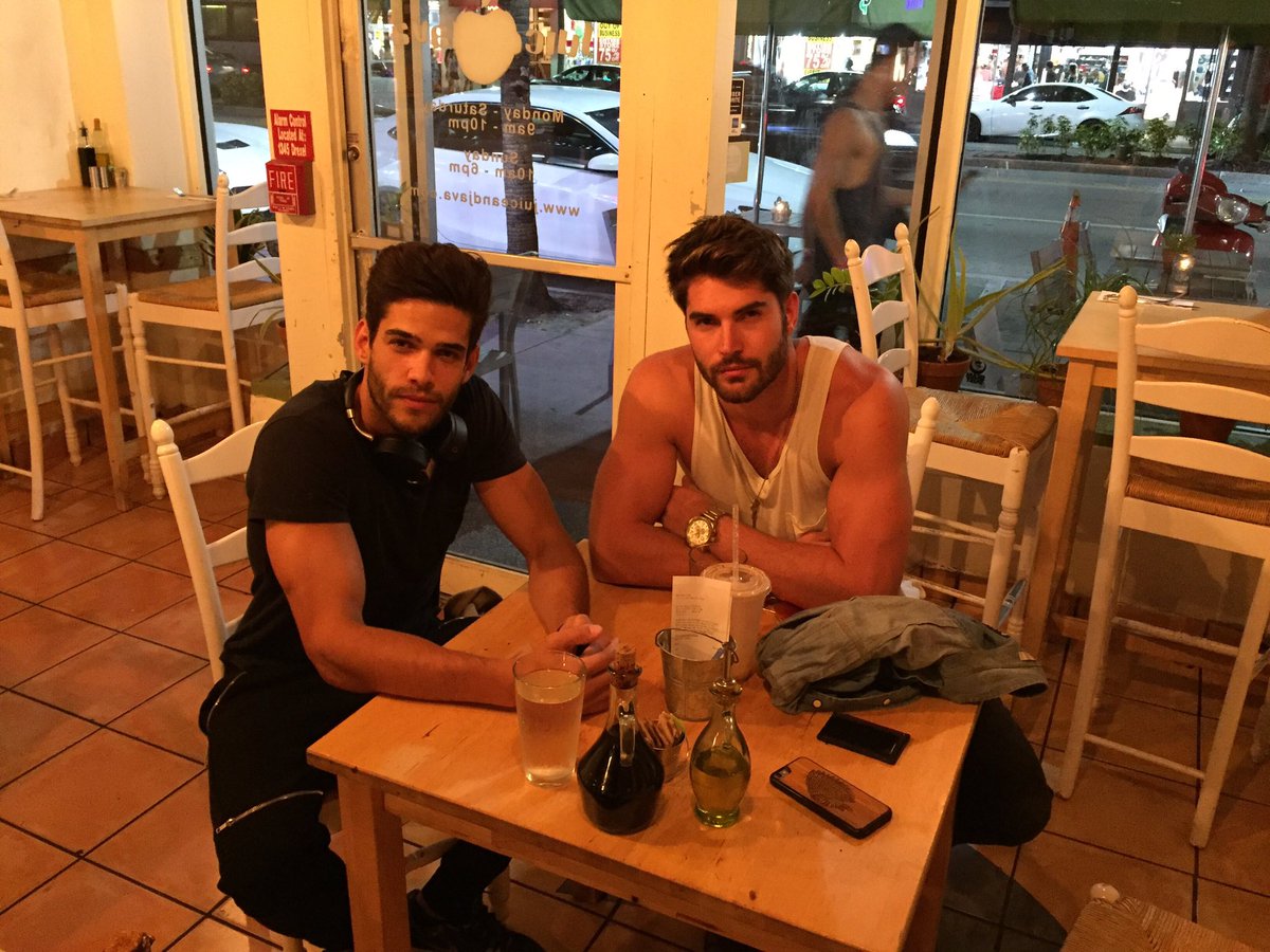 itsNickBateman's tweet photo. Miami Meeting w @landocommando0 https://t.co/Q9FJuHp6Hy