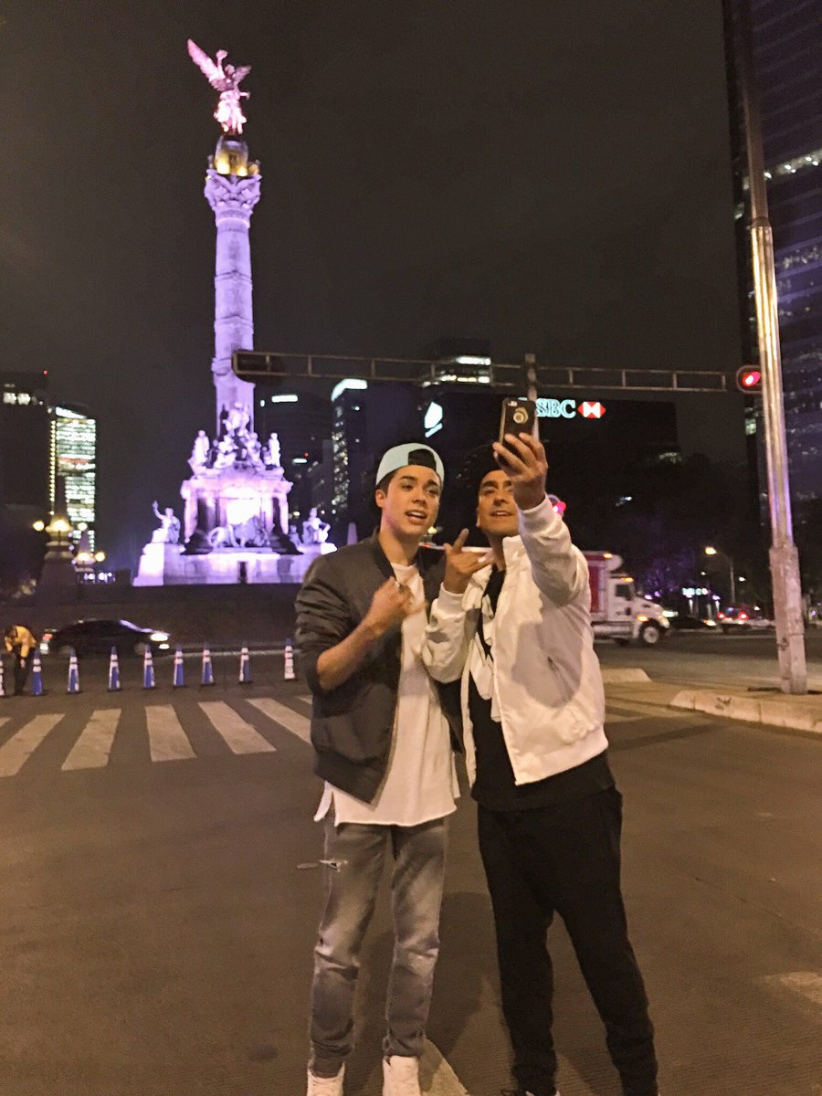 AdalRamones's tweet photo. Y cerramos Av. Paseo de la Reforma para grabar nuestro video clip! @mariobautista_  #MarioBautistaEnAdalElShow https://t.co/9TqUn6xHOL