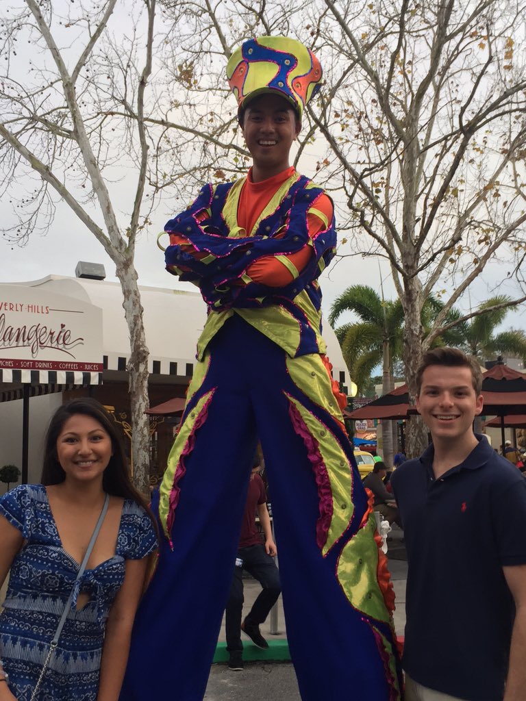 UCFKnightNews's tweet photo. More from @UniversalORL's Mardi Gras! https://t.co/KFEDEywubo