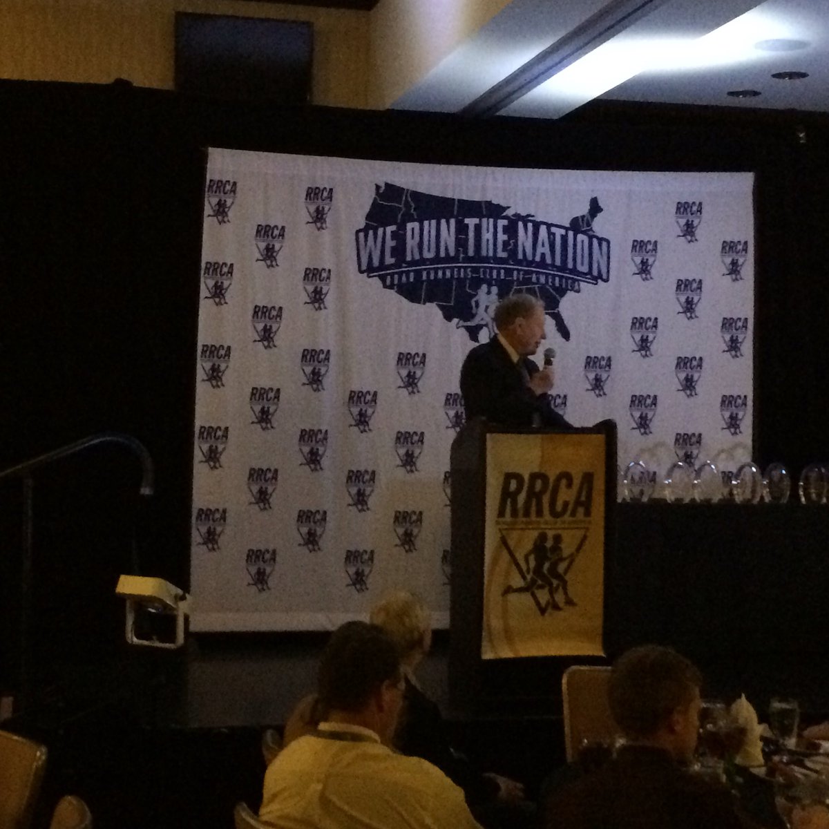 RRCAnational's tweet image. Legendary running coach Bob Larsen giving his induction speech into the RRCA Hall of Fame #RRCAconvention