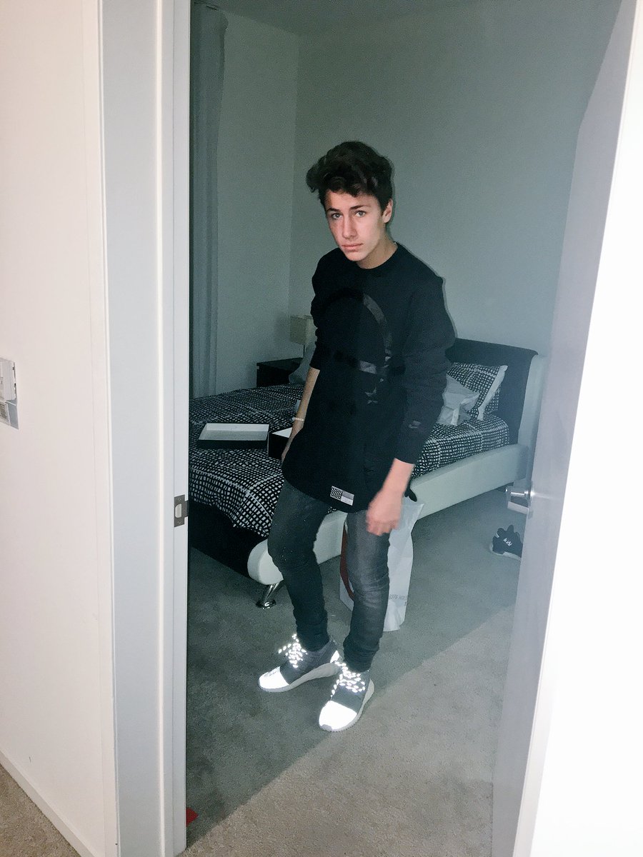 Soymarioruiz's tweet photo. Me encontré una luciérnaga por aquí 😂 https://t.co/9opD0Ue9Op