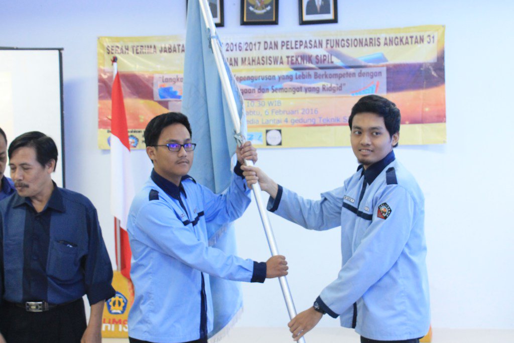 HMS_Polinema's tweet photo. Serah Terima Jabatan Periode 2016/2017 dan Pelepasan Fungsionaris Angkatan 31 Himpunan… https://t.co/7OKgtKb5Ed https://t.co/5RFwGqNNNd