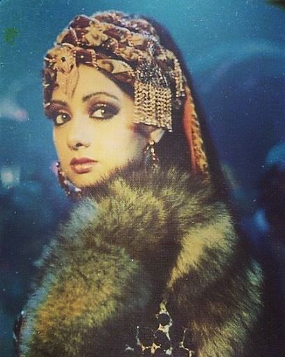 StudioMaxMedia's tweet photo. #Sridevi #KhudaGawah #GlamourFilms #1992 #Bollywood https://t.co/Fp3Uqw84Xy