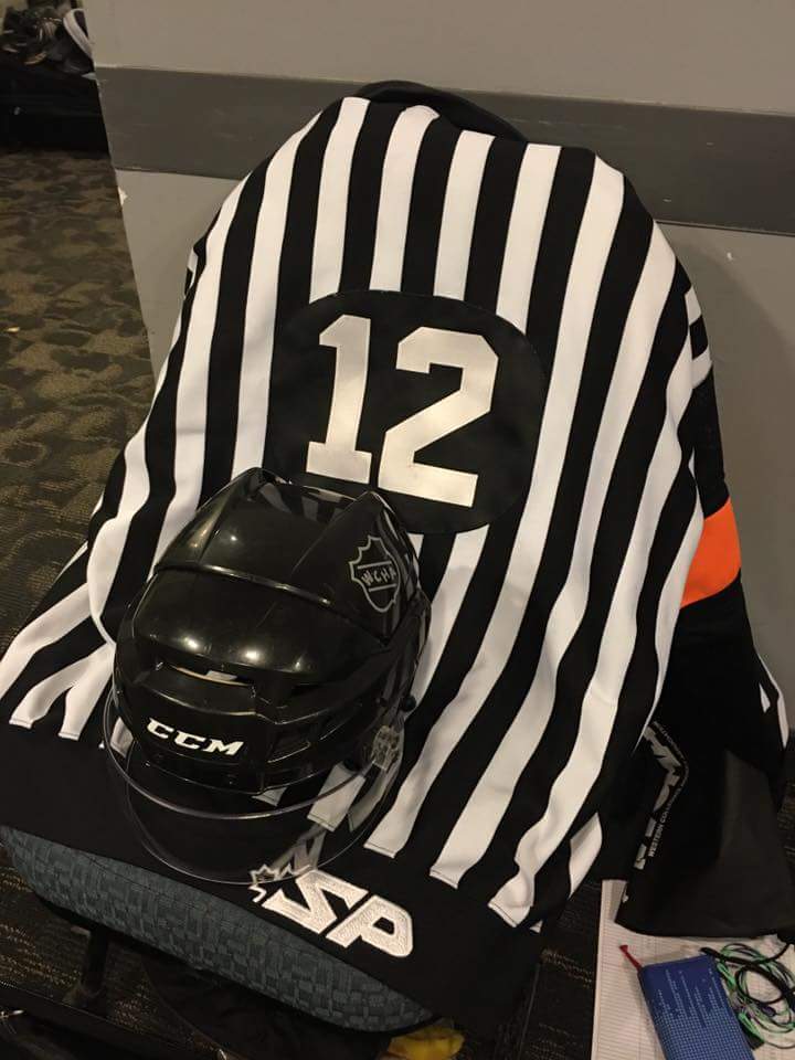 WCHA Referee Butch Mousseaux critically injured after fall on ice during warmups: scoutingtherefs.com/2016/03/12431/…
