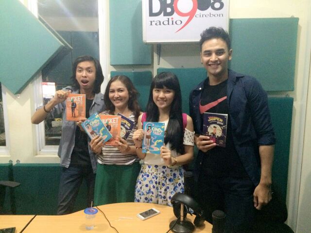 dbradio_908's tweet photo. Hi @waskithash @cgulla @marcoivanos12 @bukune thanks for coming @dbradio_908 @DeQie #radiointerview https://t.co/Vh8JhOyslG
