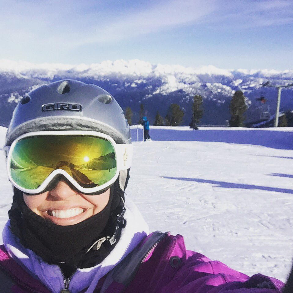 MarcelalaShim's tweet image. 2 straight days shredding @WhistlerBlckcmb and this old bod is BEAT tired! #worthit #springturns