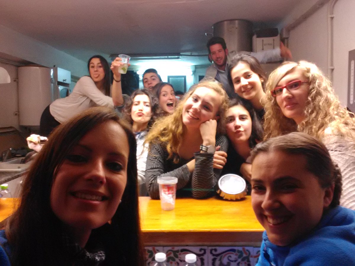sanignaciofalla's tweet photo. Los supervivientes de la Falla!! Bienvenidas Fallas 2017!! https://t.co/E0VqKQmc67