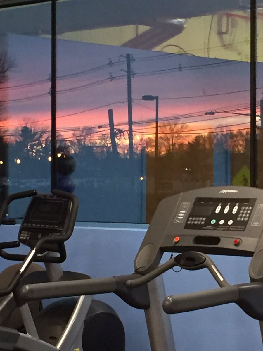 The sun going down after another wonderful week at ProTouch PT, thank you to all our followers and patients !🙌💪🏻😊