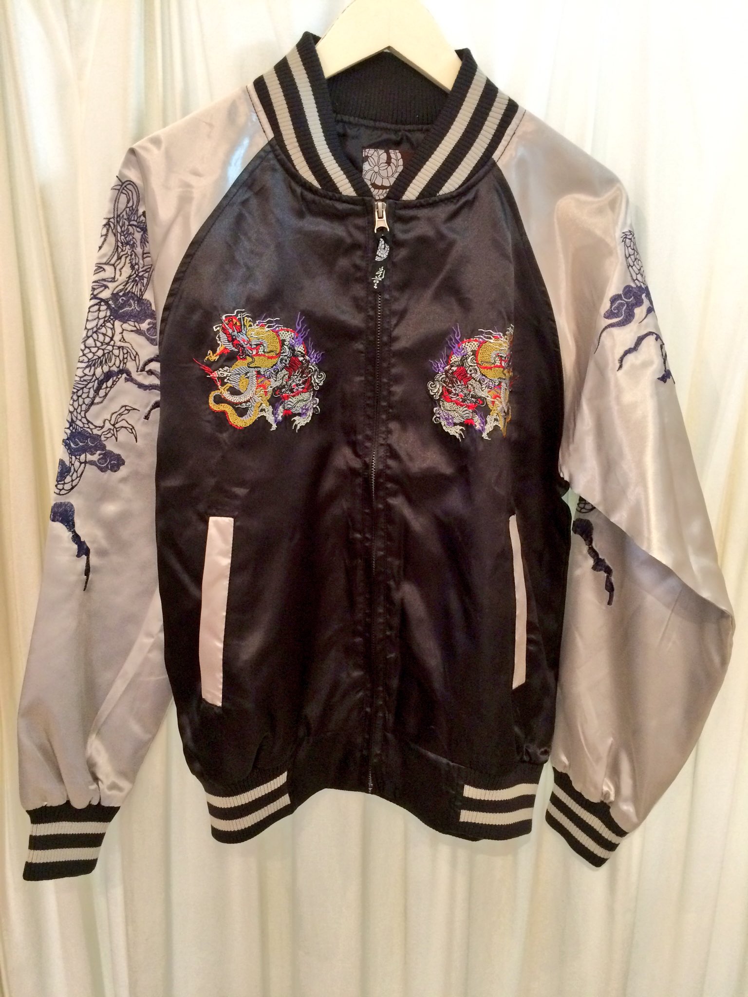 Me 原宿 Ar Twitter 新作商品 スカジャン 龍 6900 Tax Color Bk 袖にも龍の刺繍が入ったスカジャンです スカジャンはメンズの小さめmサイズになります 大きいサイズもご用意できますのでメンズの方もお気軽にお問い合わせ下さい T Co Gc1iyvm4jx