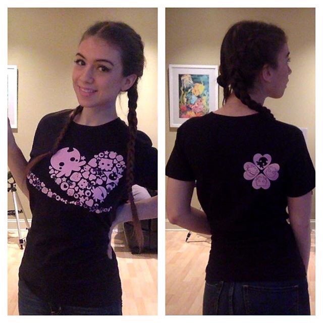 hank117's tweet photo. Here's @jaamiiieee sporting the #teespring shirt I designed. Thank you, Jamie! 😄 #Rokuu #design #twitchstreamer https://t.co/IbqE9K2zNu