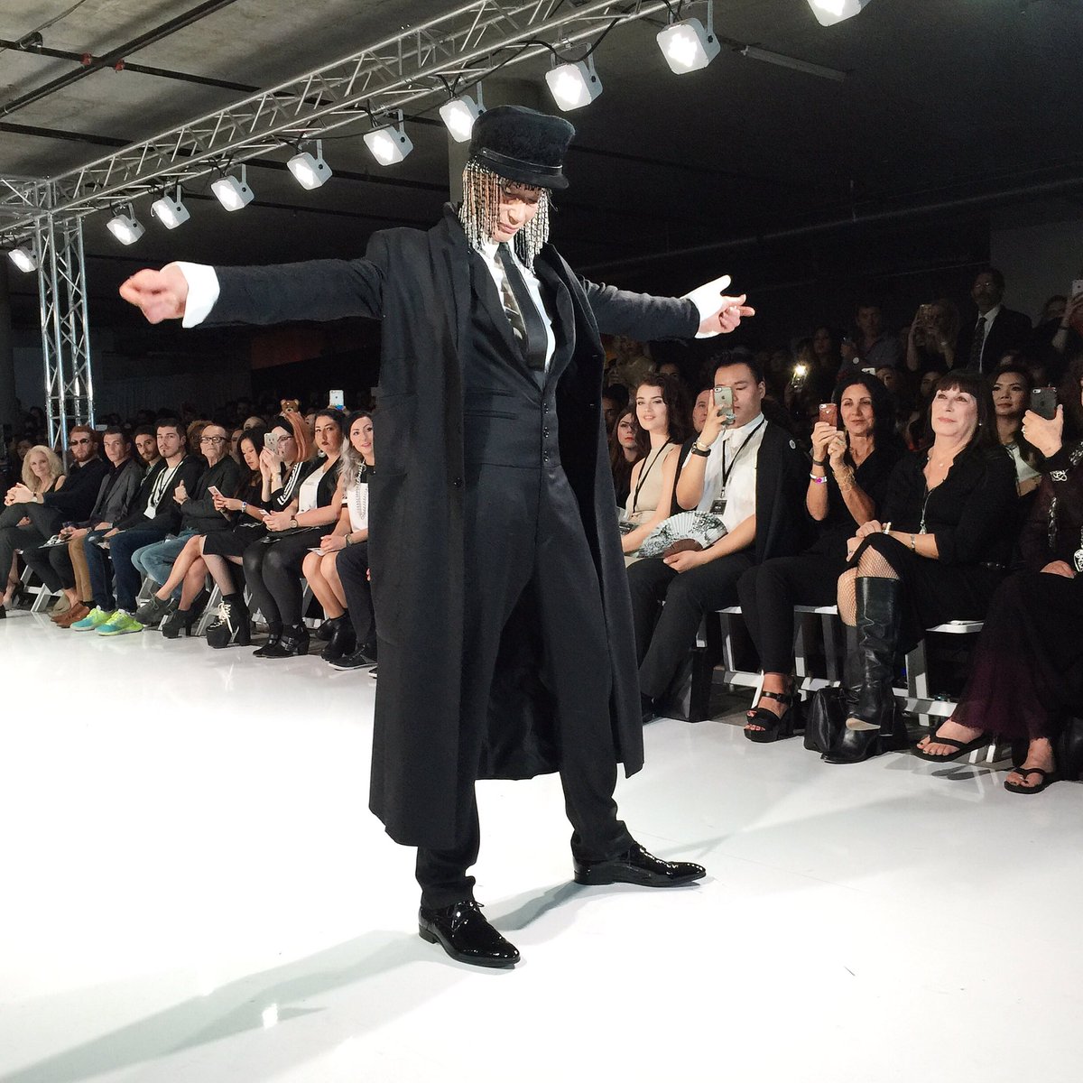LAFW's tweet photo. The legendary Veruschka von Lehndroff walking for @estherperbandt #LAFW #LAFW16 #LAFWlive #VeruschkaVonLehndroff https://t.co/iXEtNqIGnn