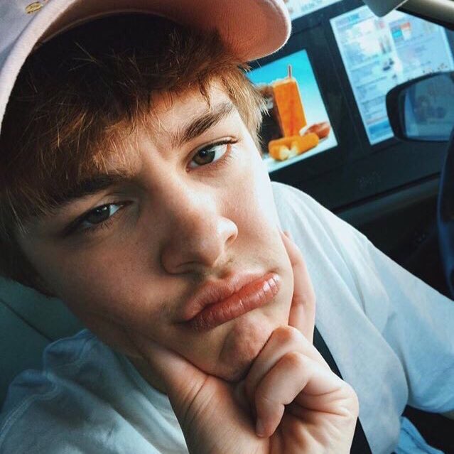 wydjun's tweet photo. look at my lil Pouty baby https://t.co/eJpXvmDxgf