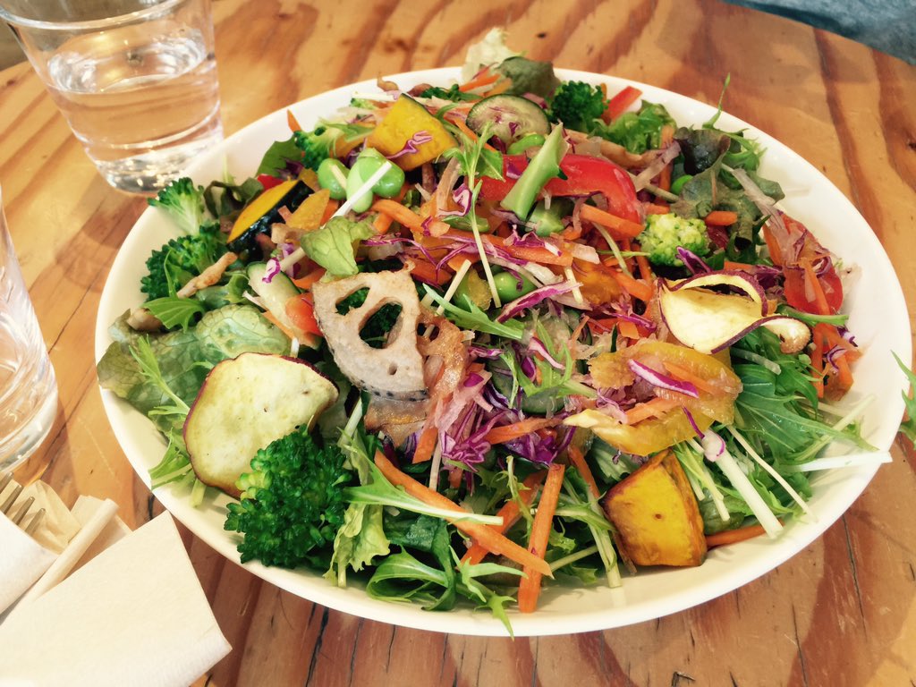 jsiddco's tweet image. Eating the biggest salad I have seen in Japan so far! #japan #salad #fabcafe