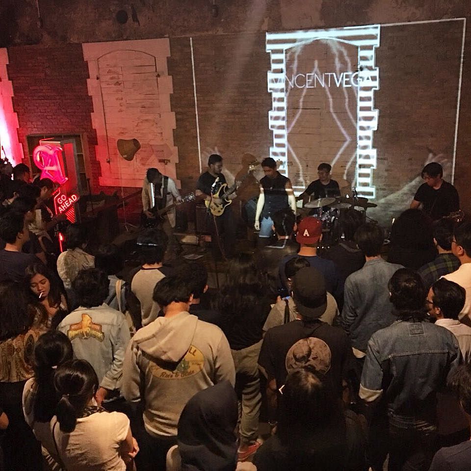 Selalu bersemangat untuk kembali ke panggung. Terima kasih <a href="/bisiktetangga_/">Bisik-Bisik Tetangga</a> sudah mengundang kami, semoga gelaran pe…