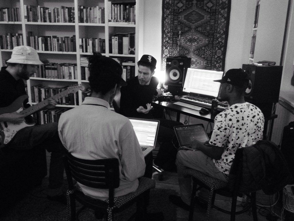 beatmaking session w/ <a href="/romderful/">ROMinos Pizza🍕</a> <a href="/monkeyneckmusic/">Monkeyneck</a> <a href="/sixsixbeats/">66🌹</a> &amp; Vanis 🎸🎹🎤🎶 instagram.com/p/BCp-ecMw5GK