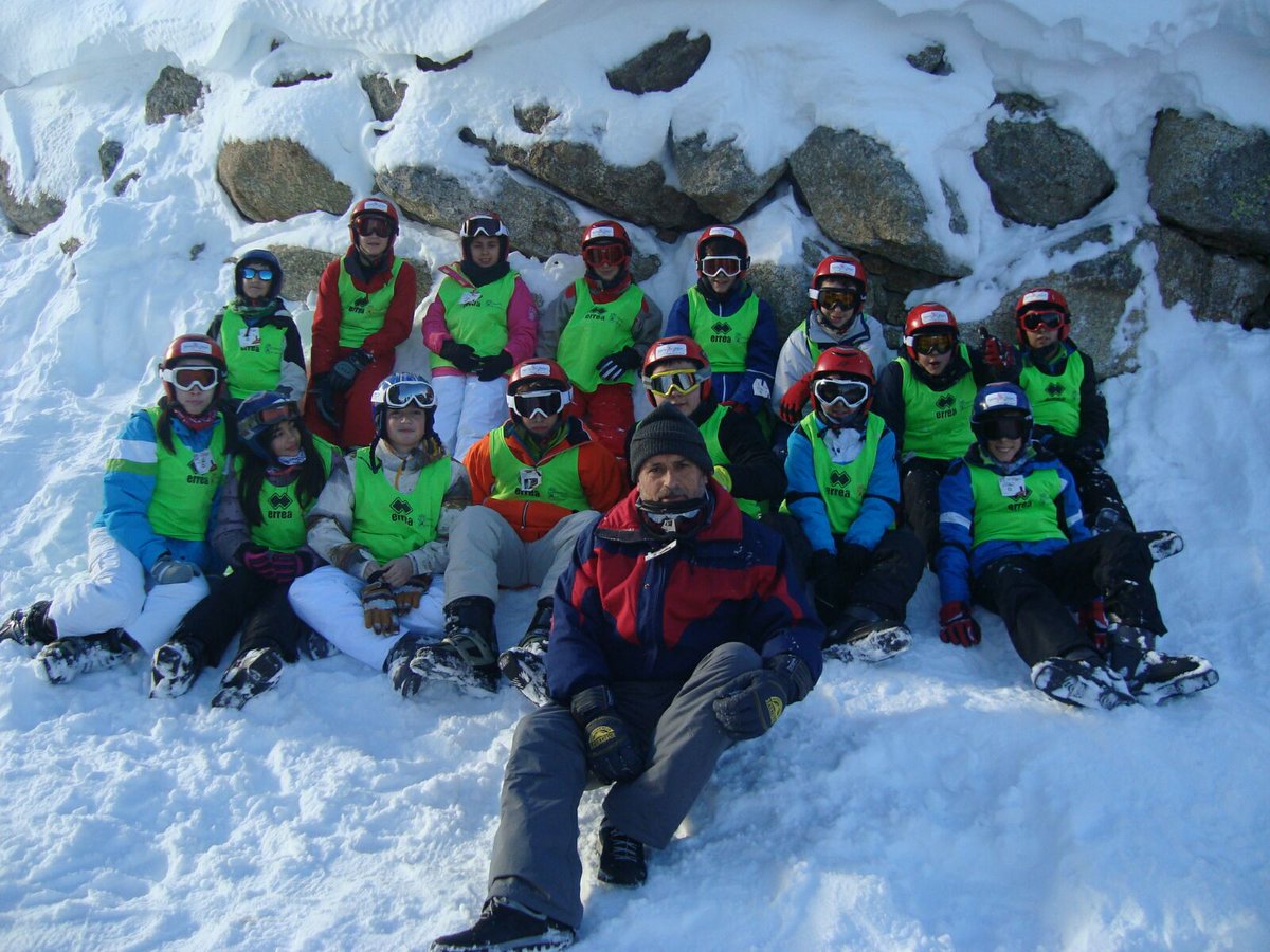 IESRioCuerpo's tweet photo. Así de bien lo pasamos en la Covatilla. El tiempo acompañó a las ganas de esquiar y compartir experiencias... https://t.co/z285rToYov