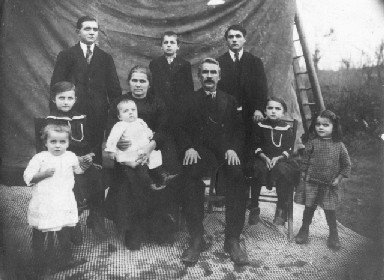 villasmeraldi's tweet photo. I RACCONTI DI COME ERAVAMO... 
 #cercanelcassetto "Oltre il terreno da coltivare"
https://t.co/zkWjoEifzG https://t.co/Gfn57Amkdj
