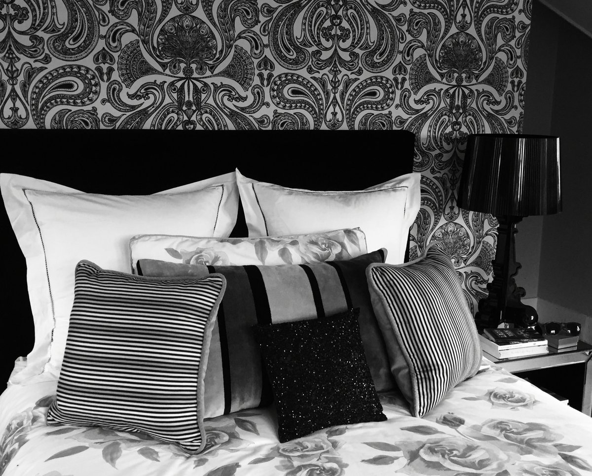 JaneBatesIntDes's tweet image. Our monochrome scheme provides cool luxury for a young woman's bedroom.  #IWD2016