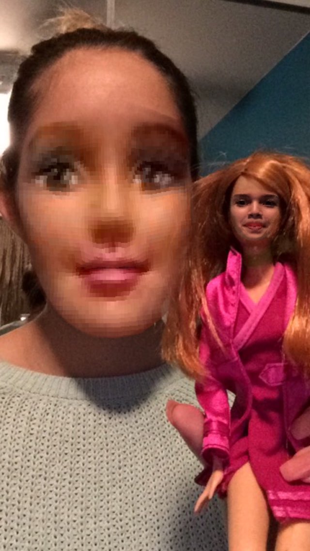 daphnneeee_'s tweet photo. the best face swap I've seen. https://t.co/1S45dpYtnU